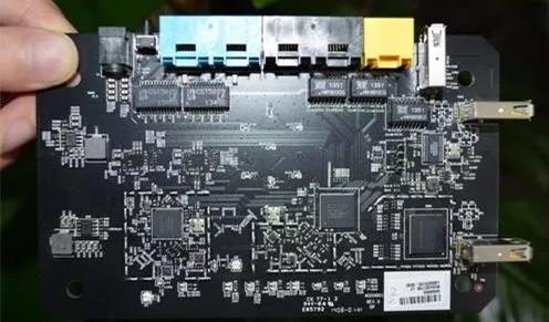 PCB厂的你注意啦，手不能直接接触PCB